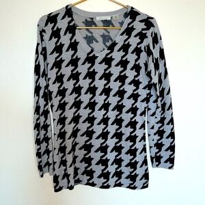 Women’s Houndstooth Print Sweater